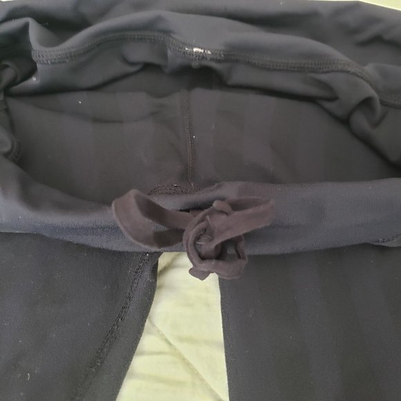 Lululemon Crops Black Wide Leg Waist Drawstring - Picture 4 of 4